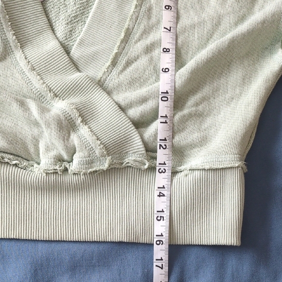 American Eagle Sweater - Picture 5 of 6
